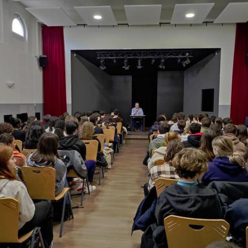 Rencontre avec un journaliste au cyber-espace