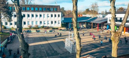 La cours de l'école